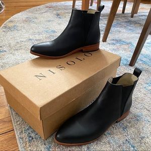 Nisolo Chelsea Boot- Black 9.5- EUC